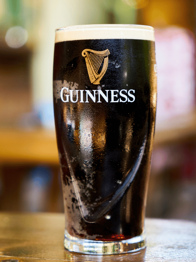 What Does Guinness Taste Like? (Recipe, Flavors, and Tasting Notes)
