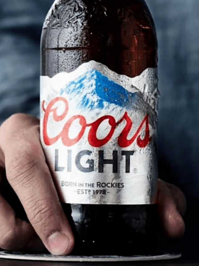 What Does Coors Light Taste Like? (Flavors and Tasting Notes)