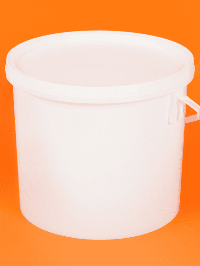 plastic beer fermenting bucket
